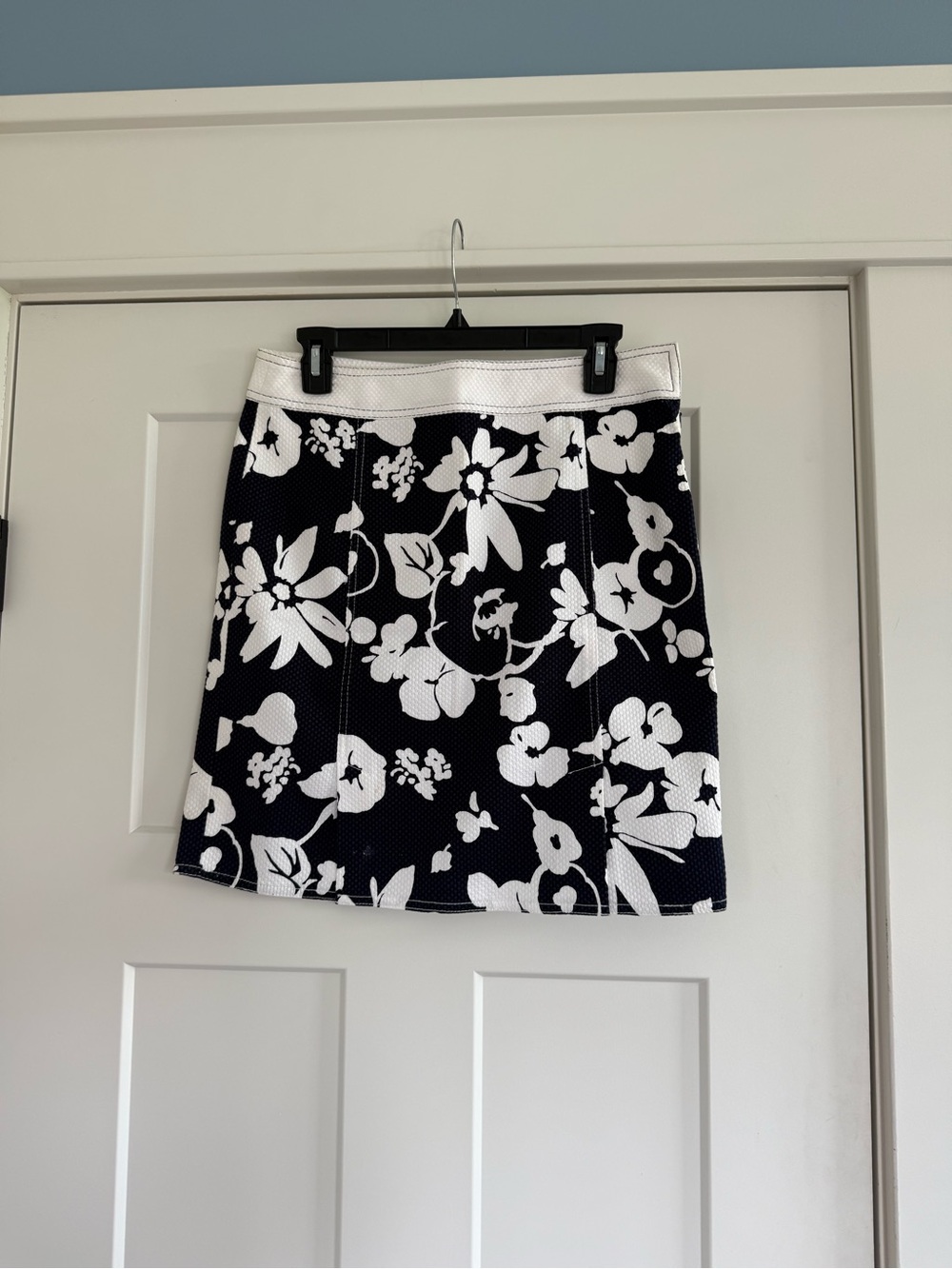 Tori Richard Honolulu Navy and White Floral Mini Skirt Size 6